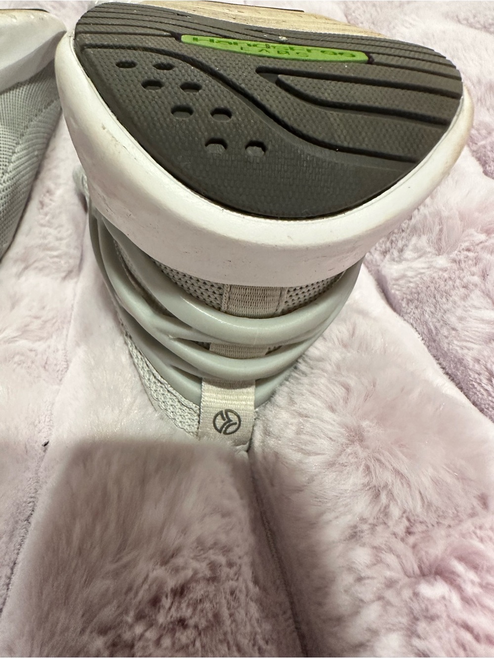 KIZIK 8.5 WIDE Women’s Light Gray Slip-On Knit Sneakers - Picture 6 of 13